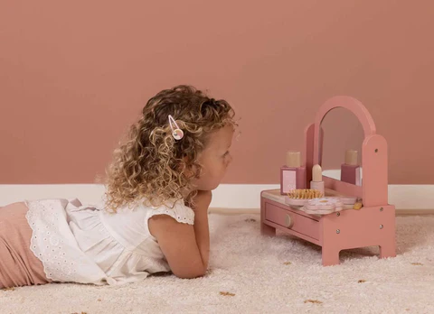 Boudoir με ξύλινα αξεσουάρ
